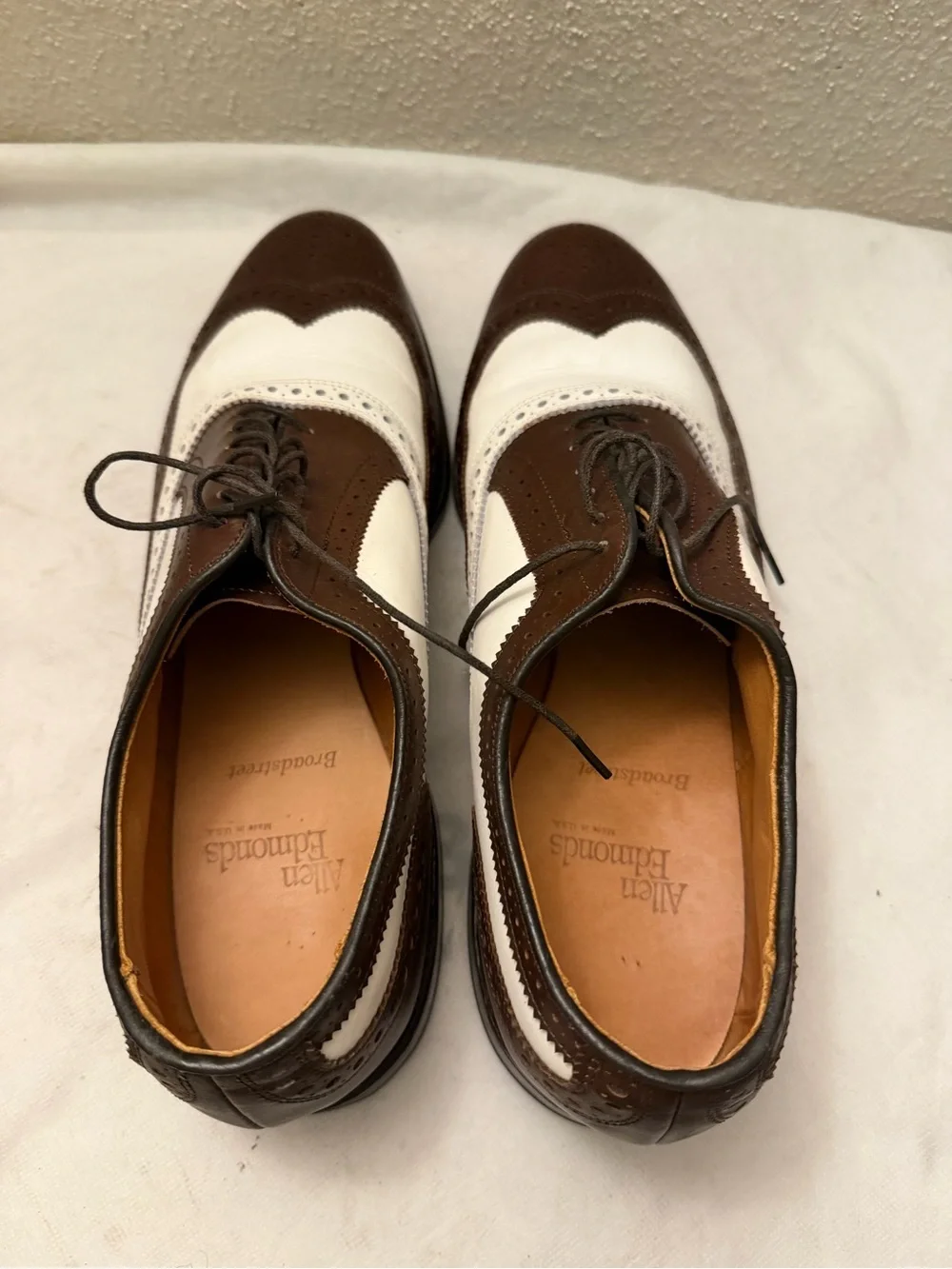Allen Edmonds Brown and White Two-Tone Wingtip Oxfords, pre-owned,SZ9